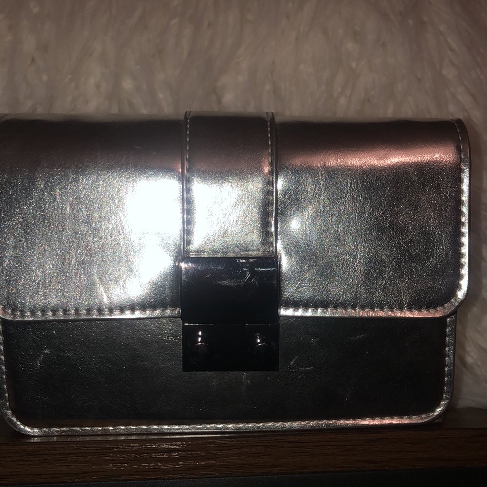 Metallic Silver Sondra Roberts Crossbody